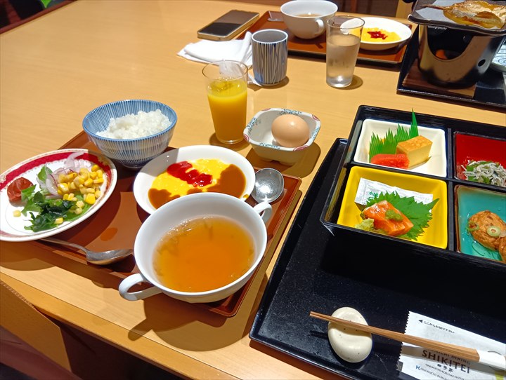 ホテルの朝食ビュッフェ